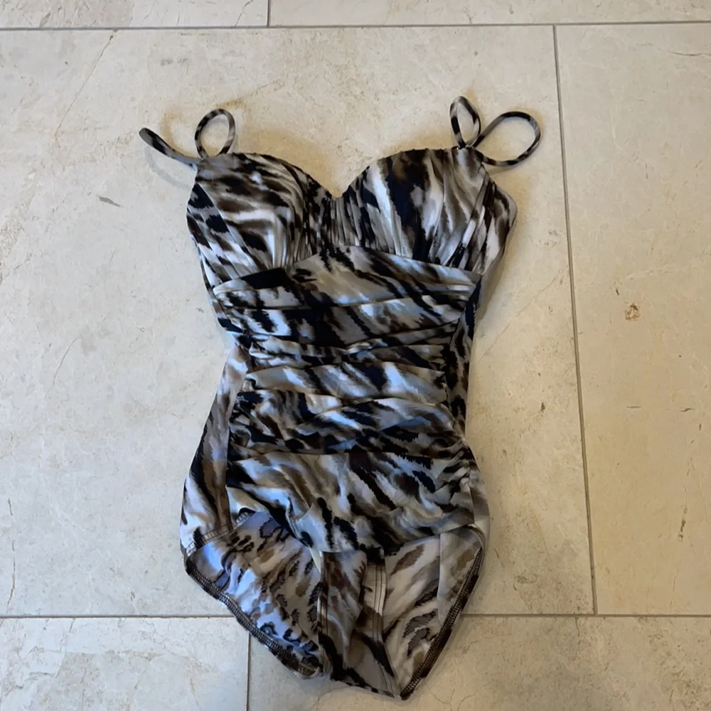 Magicsuit new without